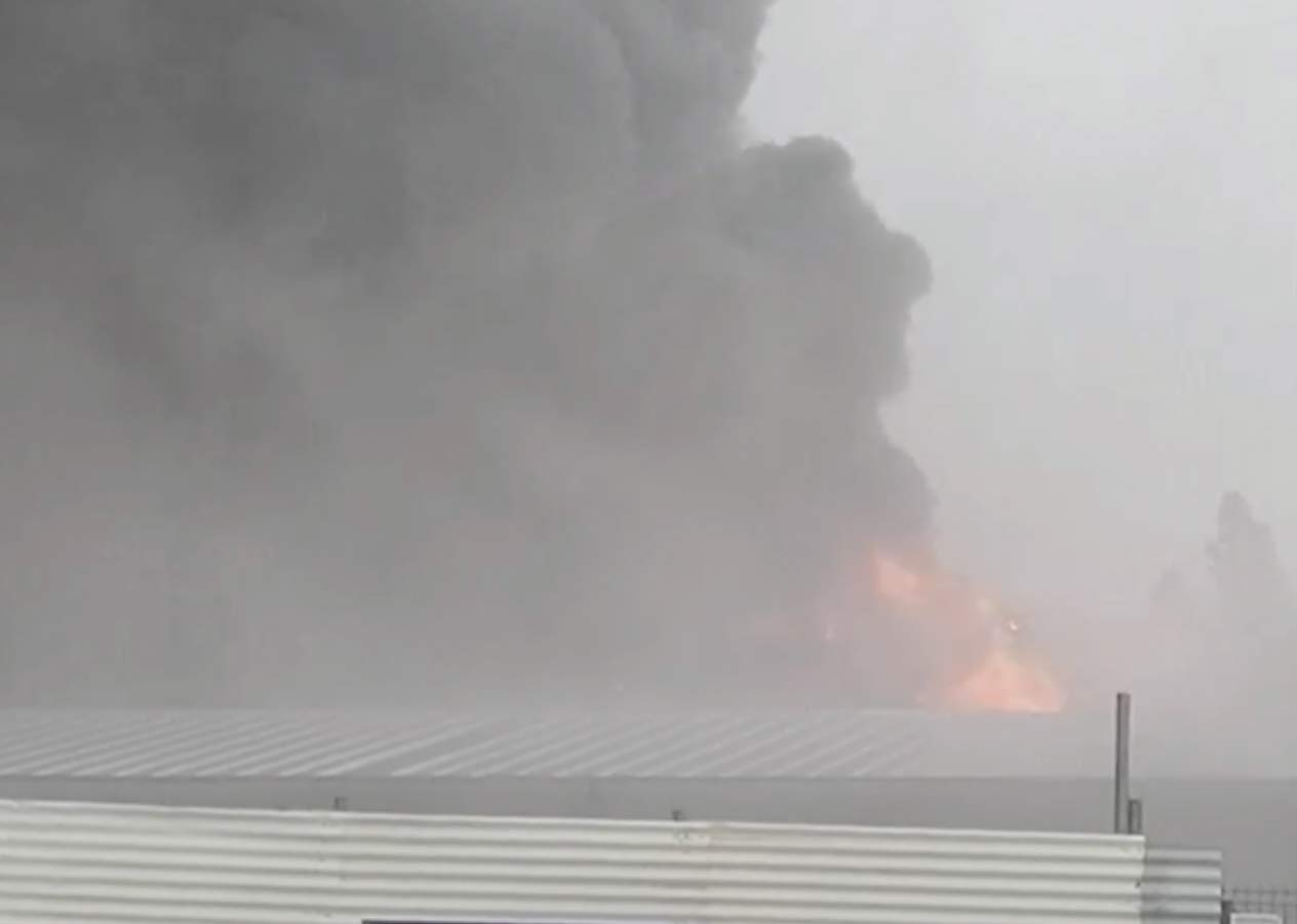 Incêndio consome fábrica em Paredes de Coura