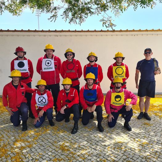 Os Bombeiros Voluntários do Marco, liderados pelo comandante, Sérgio Silva, ganharam o campeonato de manobras de Bombeiros neste sábado na cidade da Quarteira, no Algarve