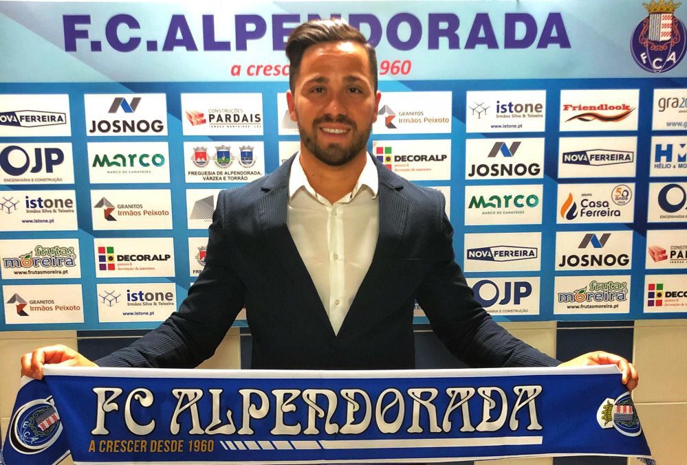 CdP. Treinador do Alpendorada demitiu-se após goleada sofrida em casa.  Vila Meã e Resende perderam. Amarante FC empatou