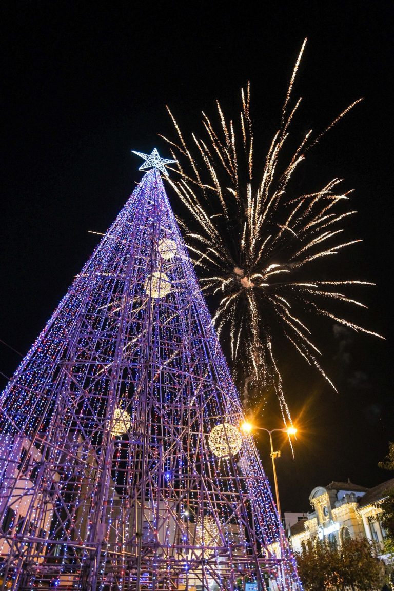 Luzes já iluminam o ‘Marco Cidade Natal’